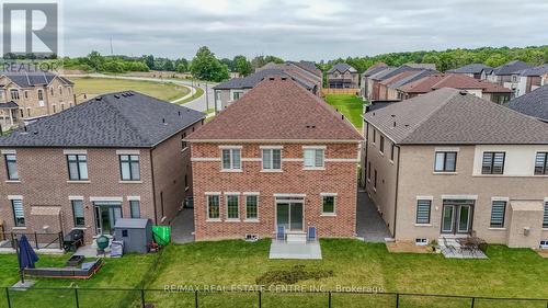 8 Pond View Gate, Hamilton, ON - Outdoor