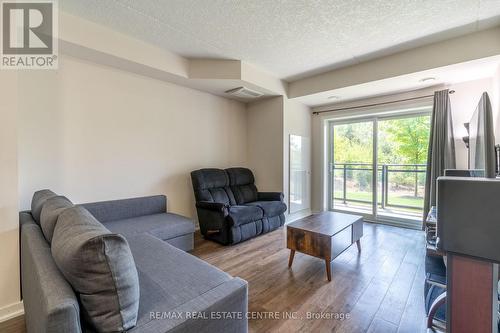 Ll14 - 25 Kay Crescent, Guelph (Guelph South), ON - Indoor Photo Showing Living Room