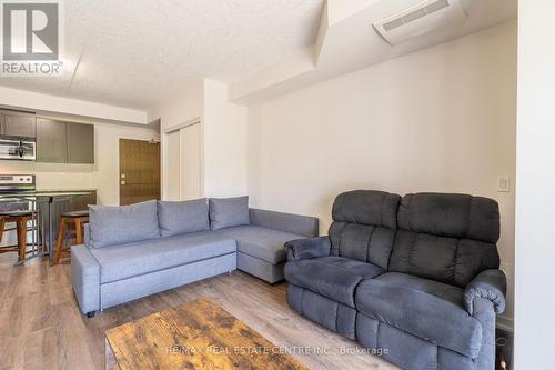 Ll14 - 25 Kay Crescent, Guelph (Guelph South), ON - Indoor Photo Showing Living Room