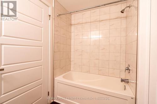 Ll14 - 25 Kay Crescent, Guelph (Guelph South), ON - Indoor Photo Showing Bathroom