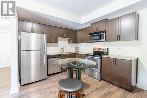 Ll14 - 25 Kay Crescent, Guelph (Guelph South), ON - Indoor Photo Showing Kitchen With Stainless Steel Kitchen