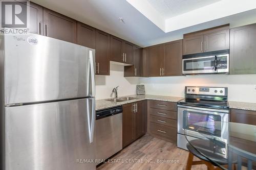 Ll14 - 25 Kay Crescent, Guelph (Guelph South), ON - Indoor Photo Showing Kitchen With Stainless Steel Kitchen With Double Sink