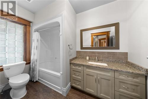 112 Beech Street, Sudbury, ON - Indoor Photo Showing Bathroom