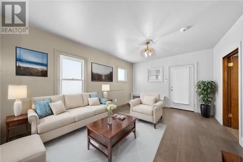 112 Beech Street, Sudbury, ON - Indoor Photo Showing Living Room