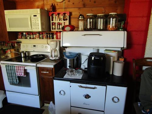 5935 Spencer Road, Grand Forks, BC - Indoor Photo Showing Kitchen