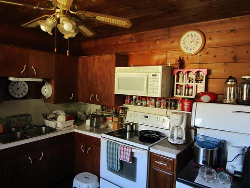 5935 Spencer Road, Grand Forks, BC - Indoor Photo Showing Kitchen With Double Sink