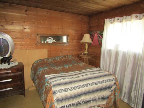 5935 Spencer Road, Grand Forks, BC - Indoor Photo Showing Bedroom