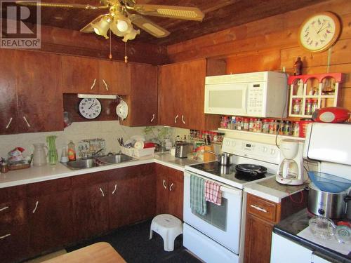 5935 Spencer Road, Grand Forks, BC - Indoor Photo Showing Kitchen With Double Sink