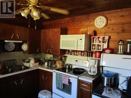 5935 Spencer Road, Grand Forks, BC - Indoor Photo Showing Kitchen With Double Sink