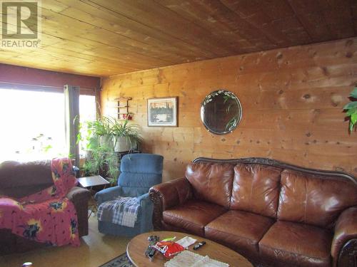 5935 Spencer Road, Grand Forks, BC - Indoor Photo Showing Living Room