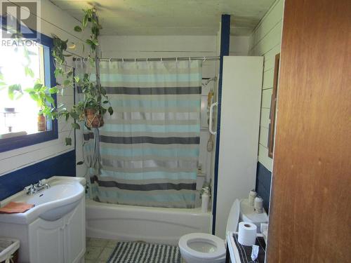 5935 Spencer Road, Grand Forks, BC - Indoor Photo Showing Bathroom