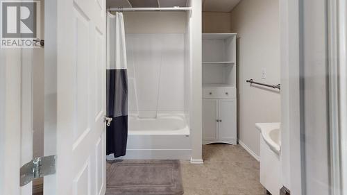 9024 114 Avenue, Fort St. John, BC - Indoor Photo Showing Bathroom