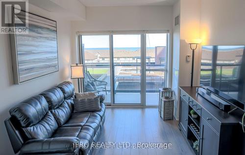 309 - 560 North Service Road, Grimsby, ON - Indoor Photo Showing Living Room