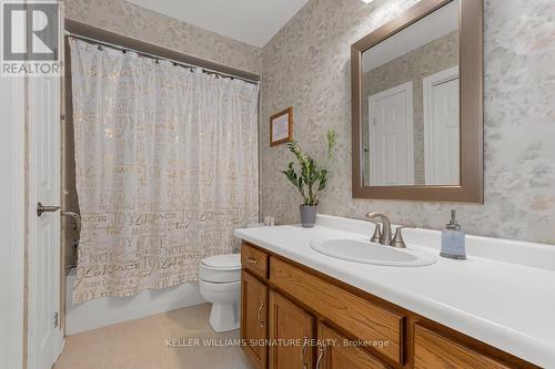 4 - 165 Main Street E, Grimsby, ON - Indoor Photo Showing Bathroom