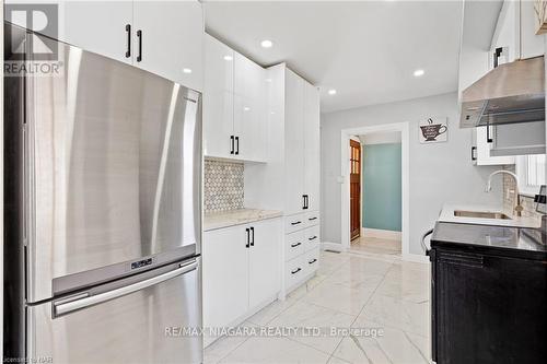 458 Lakeside Road, Fort Erie, ON - Indoor Photo Showing Kitchen