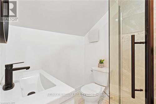 458 Lakeside Road, Fort Erie, ON - Indoor Photo Showing Bathroom