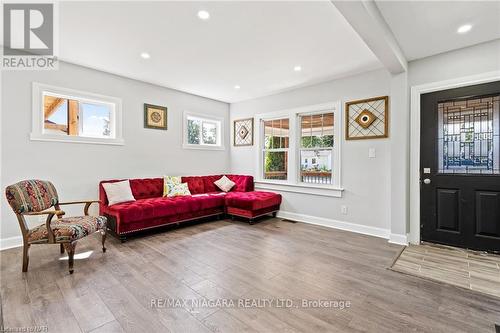 458 Lakeside Road, Fort Erie, ON - Indoor Photo Showing Living Room