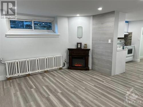 B-400 O'Connor Street, Ottawa, ON - Indoor Photo Showing Other Room