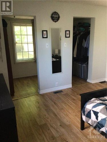 920 Gladstone Avenue, Ottawa, ON - Indoor Photo Showing Bedroom