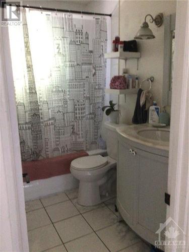 920 Gladstone Avenue, Ottawa, ON - Indoor Photo Showing Bathroom