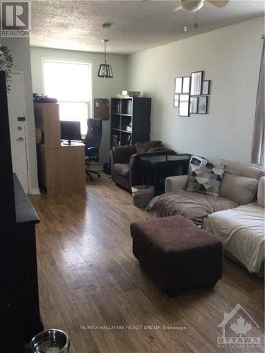 920 Gladstone Avenue, Ottawa, ON - Indoor Photo Showing Living Room