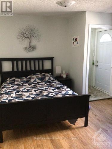 920 Gladstone Avenue, Ottawa, ON - Indoor Photo Showing Bedroom