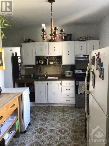 920 Gladstone Avenue, Ottawa, ON - Indoor Photo Showing Kitchen With Double Sink