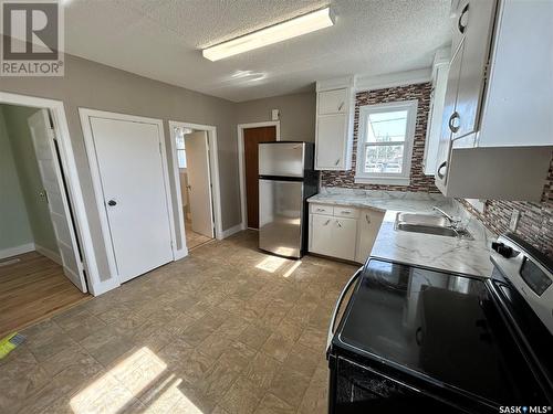 108 Carl Avenue W, Langenburg, SK - Indoor Photo Showing Kitchen With Double Sink