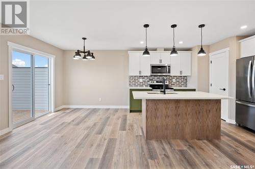 4845 Ferndale Crescent, Regina, SK - Indoor Photo Showing Kitchen With Upgraded Kitchen