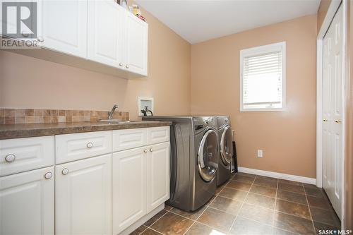 206 Braeshire Lane, Saskatoon, SK - Indoor Photo Showing Laundry Room