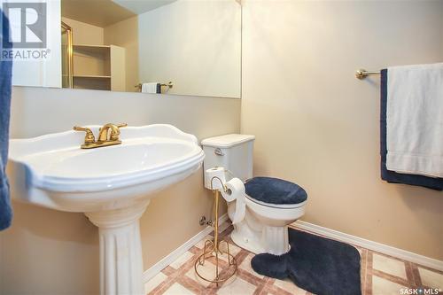 206 Braeshire Lane, Saskatoon, SK - Indoor Photo Showing Bathroom