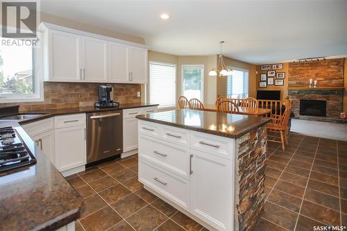 206 Braeshire Lane, Saskatoon, SK - Indoor Photo Showing Kitchen With Upgraded Kitchen