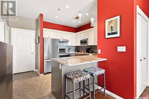 507 1901 Victoria Avenue, Regina, SK - Indoor Photo Showing Kitchen