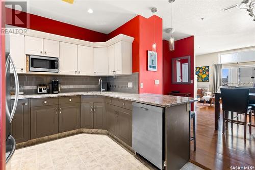 507 1901 Victoria Avenue, Regina, SK - Indoor Photo Showing Kitchen