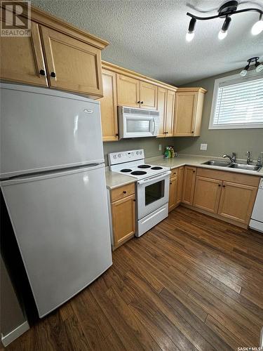 68 4101 Preston Crescent, Regina, SK - Indoor Photo Showing Kitchen With Double Sink