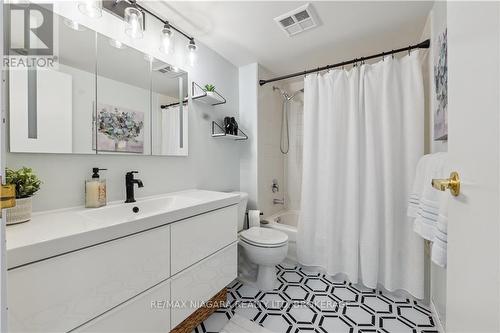 213 - 26 Western Battery Road, Toronto (Niagara), ON - Indoor Photo Showing Bathroom