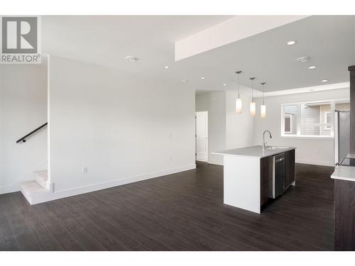 235 Taylor Road Unit# 2, Kelowna, BC - Indoor Photo Showing Kitchen