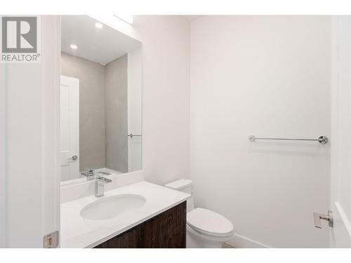 235 Taylor Road Unit# 2, Kelowna, BC - Indoor Photo Showing Bathroom