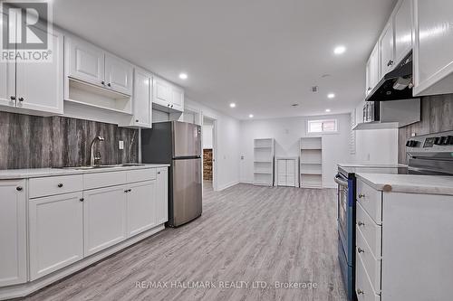 26 Michael Boulevard, Whitby, ON - Indoor Photo Showing Kitchen