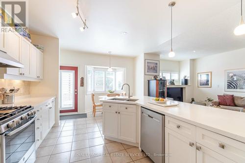 2484 Capilano Crescent, Oakville (River Oaks), ON - Indoor Photo Showing Kitchen With Double Sink With Upgraded Kitchen