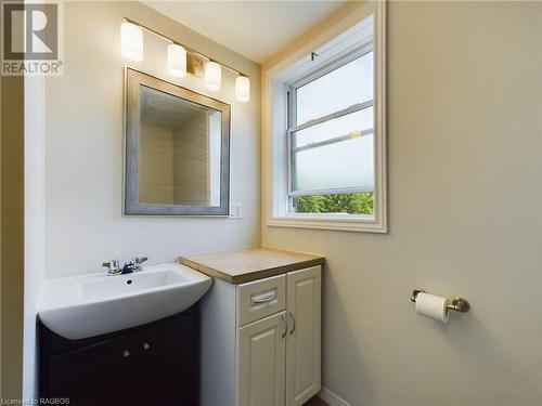 10 Paterson Street, Tiverton, ON - Indoor Photo Showing Bathroom