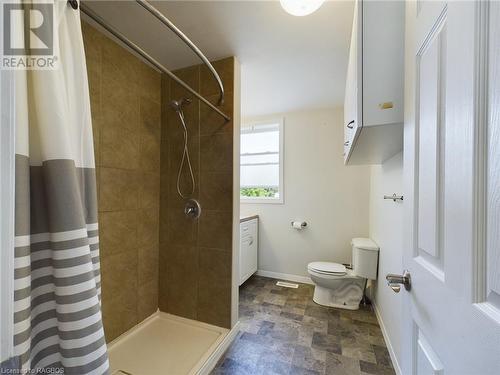 10 Paterson Street, Tiverton, ON - Indoor Photo Showing Bathroom