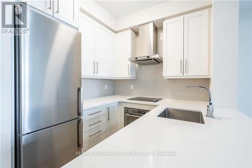 504 - 2087 Fairview Street, Burlington (Brant), ON - Indoor Photo Showing Kitchen