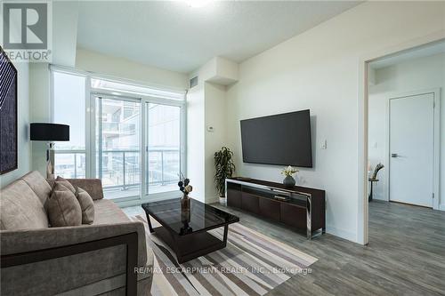 504 - 2087 Fairview Street, Burlington (Brant), ON - Indoor Photo Showing Living Room