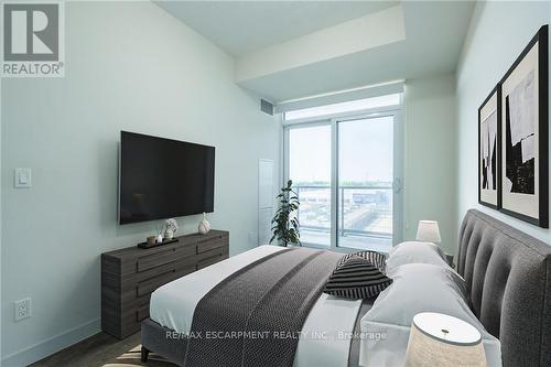 504 - 2087 Fairview Street, Burlington (Brant), ON - Indoor Photo Showing Bedroom