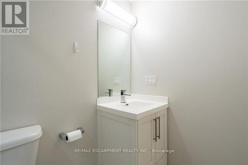 504 - 2087 Fairview Street, Burlington (Brant), ON - Indoor Photo Showing Bathroom