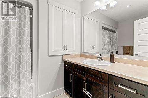 167 17Th Avenue A, Hanover, ON - Indoor Photo Showing Bathroom