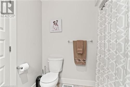 167 17Th Avenue A, Hanover, ON - Indoor Photo Showing Bathroom