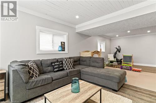 167 17Th Avenue A, Hanover, ON - Indoor Photo Showing Living Room