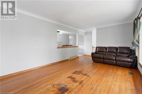 167 Wellington Street, Welland, ON - Indoor Photo Showing Living Room